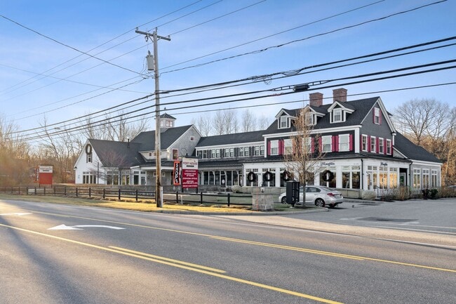 Building Photo - 2178 Post Rd