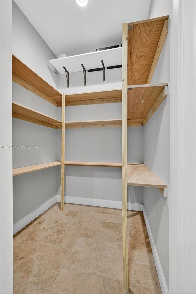 Building Photo - 18369 Mellen Ln