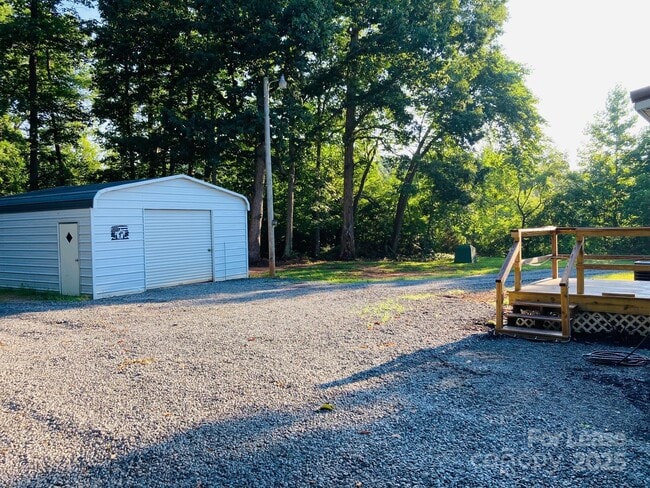 Building Photo - 1691 Hopewell Church Rd