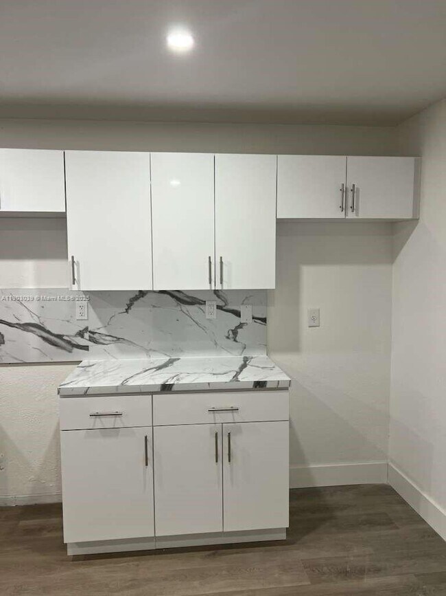 Building Photo - 1236 NW 4th Ave