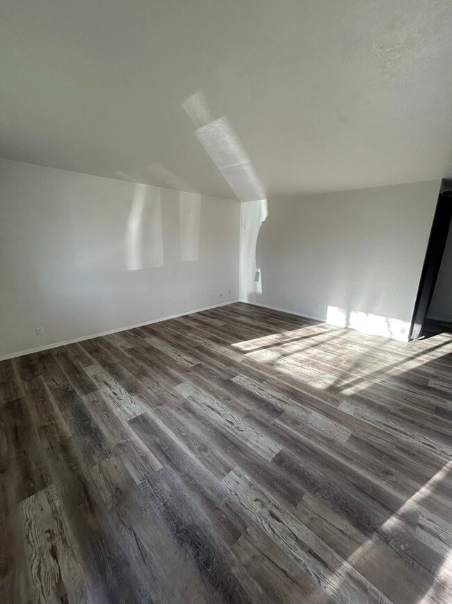 Building Photo - 2255 Shadylane Dr