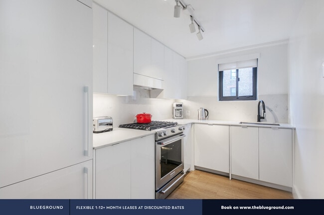 Building Photo - The Chelsea, 160 W 24th St