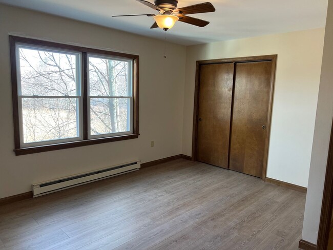 Building Photo - Newly Renovated Spacious 3 Bedroom Townhou...