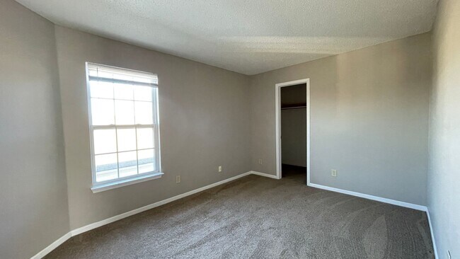 Building Photo - 4113 Doten Dr