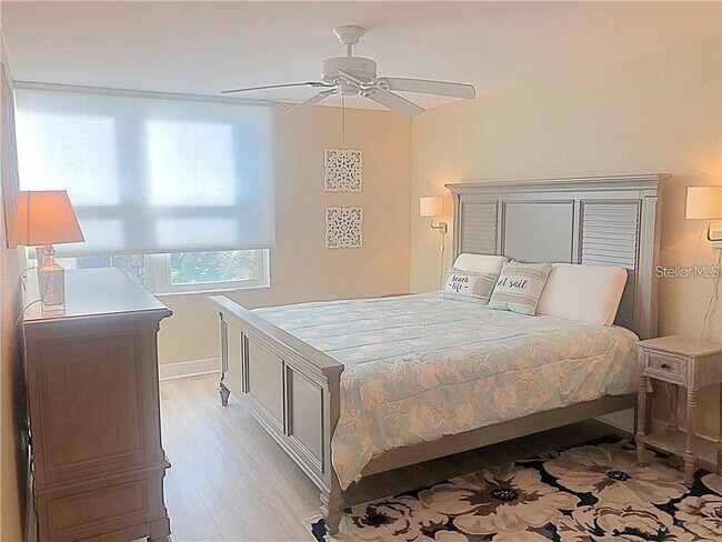 Building Photo - 400 Island Way