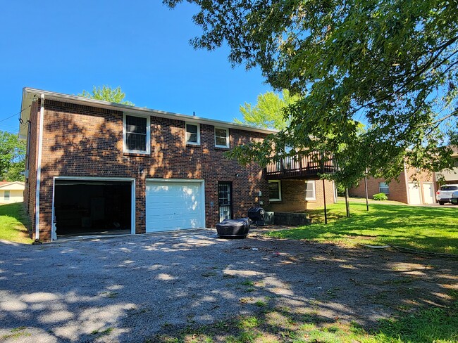 Building Photo - 415 Christopher Dr