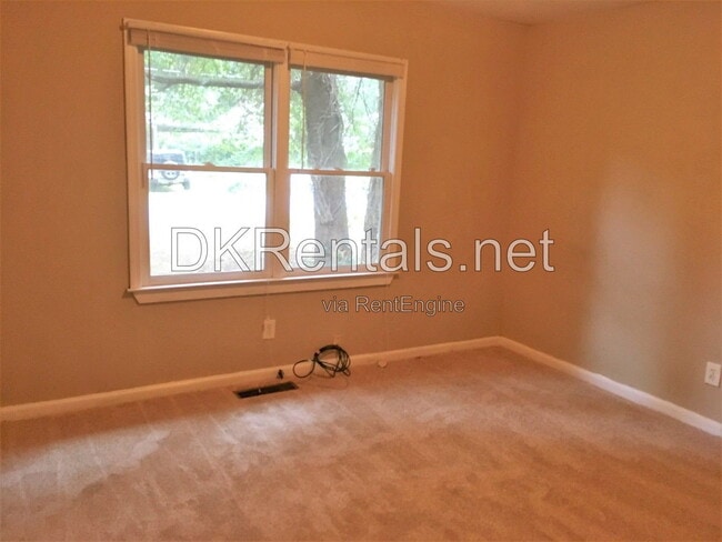 Building Photo - 808 Meadow Pl