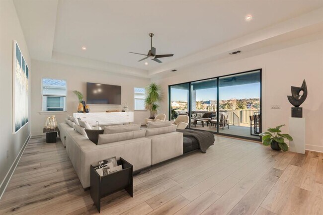 Building Photo - 300 Alava Wy