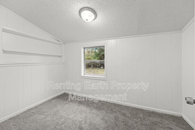 Building Photo - 2113 Rambow Ave SW