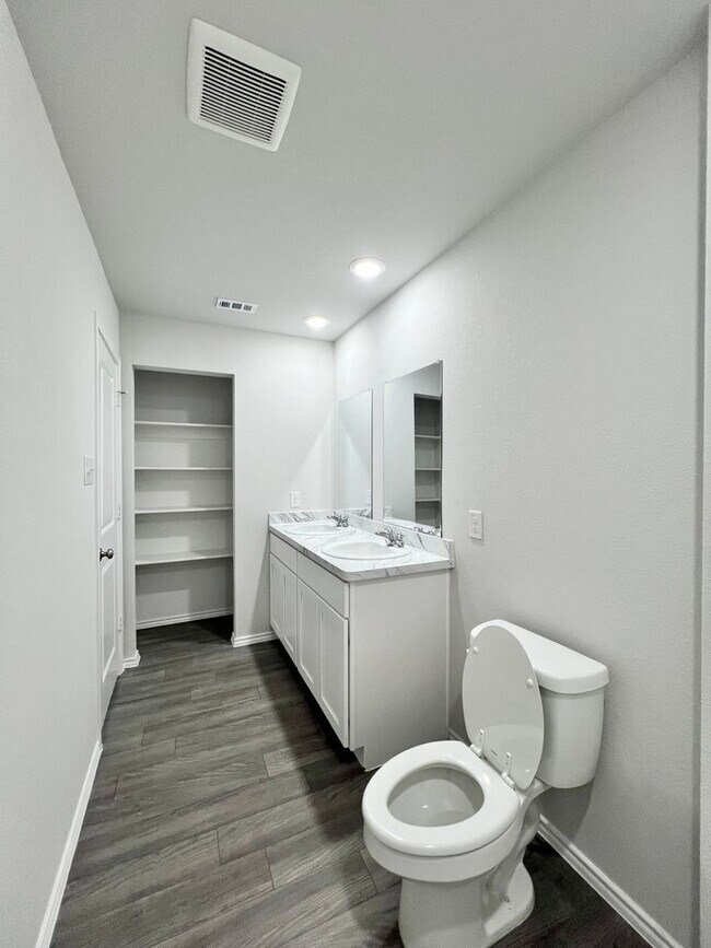 Building Photo - Cozy Home in The Villages of Mayfield