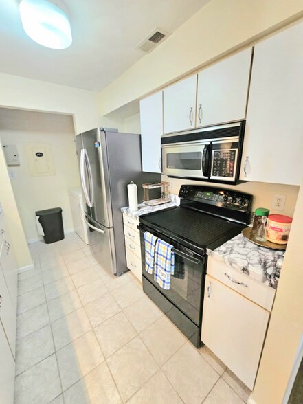 Building Photo - 2465 London Pointe Dr