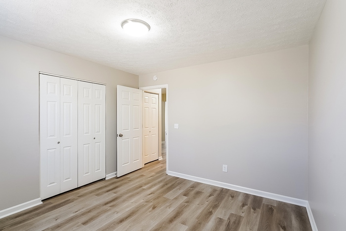 Building Photo - 105 Bradford Cir