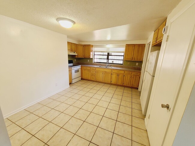 Building Photo - Charming Four Bedroom One Bathroom House p...