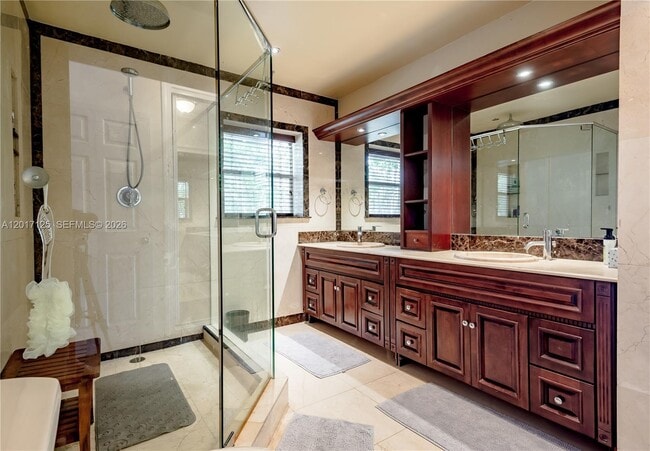 Building Photo - 2908 Bayview Dr