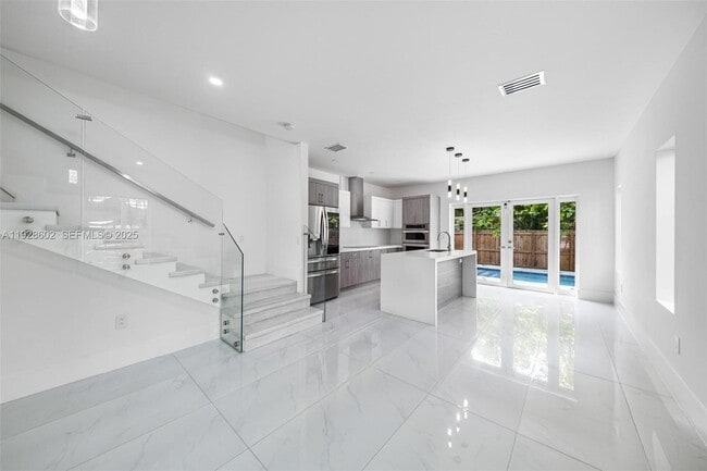 Building Photo - 3142 Carter St