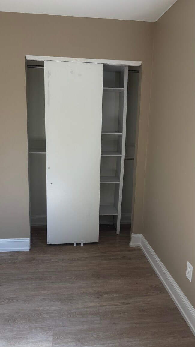 3rd room - 2213 Emery Ln