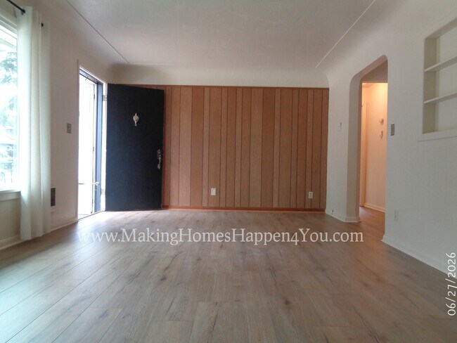 Building Photo - 1945 23rd St NE