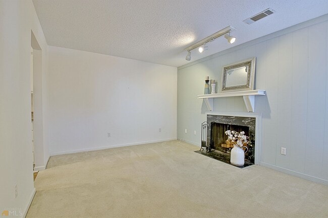 Building Photo - 72 Cobblestone Creek