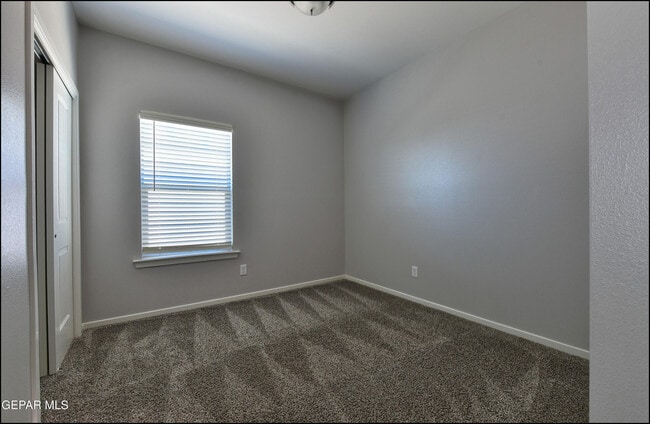 Building Photo - 552 Logwood Ave