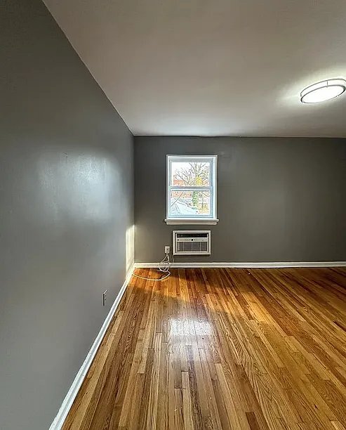 Building Photo - 138 E 7th St