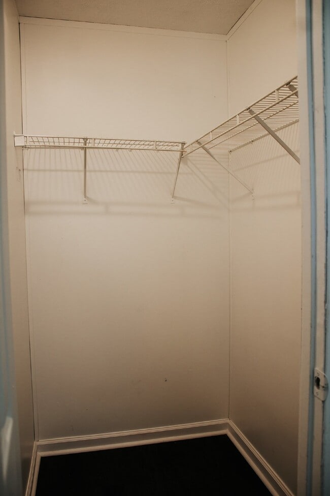 Building Photo - Spacious 4-Bed, 3-Bath Retreat on Greenhill Rd – 2000 Sq Ft of Charleston Charm!