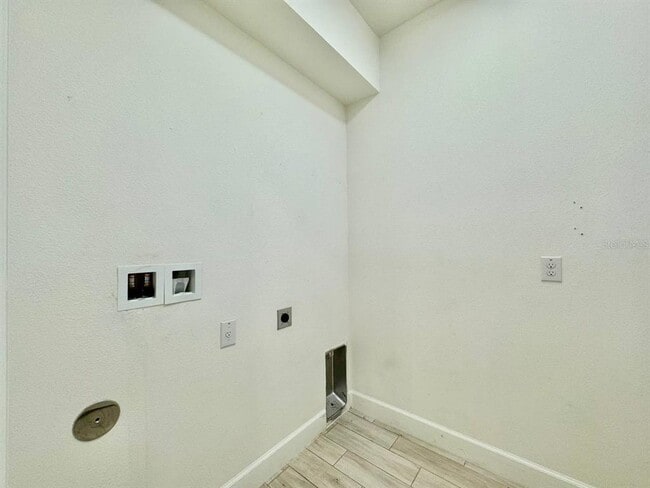 Building Photo - 34159 Astoria Cir