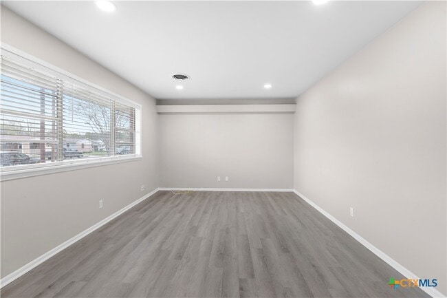 Building Photo - 273 Meadow Ave
