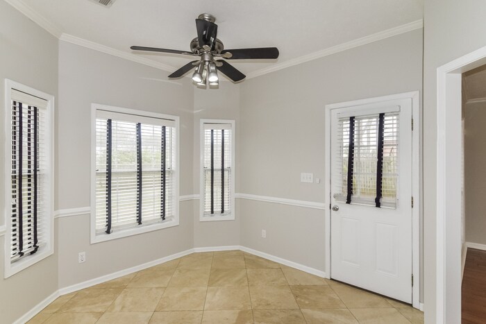 Building Photo - 1303 Dorchester Dr