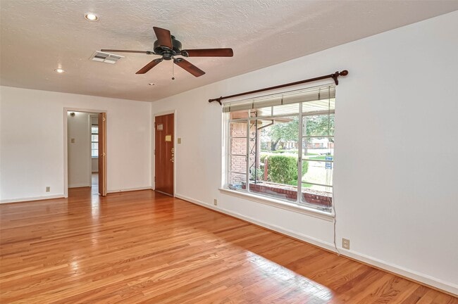 Building Photo - 3018 Attridge Rd
