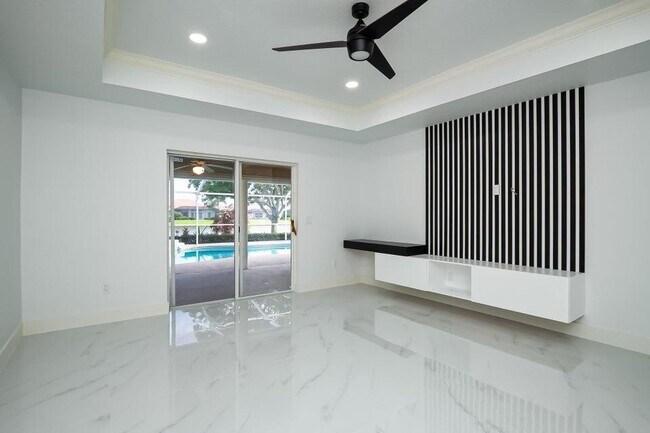 Building Photo - 1268 SW Briarwood Dr