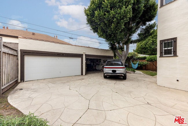 Building Photo - 235 S Orange Dr