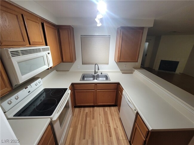 Building Photo - 2200 Highpointe Dr