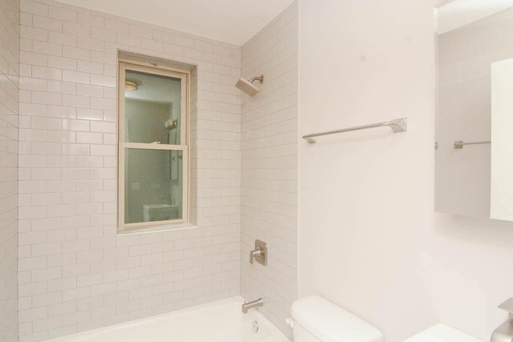 Building Photo - 648 W Wrightwood Ave