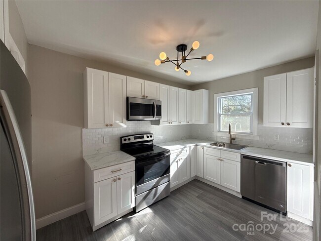 Building Photo - 1242 Dade St