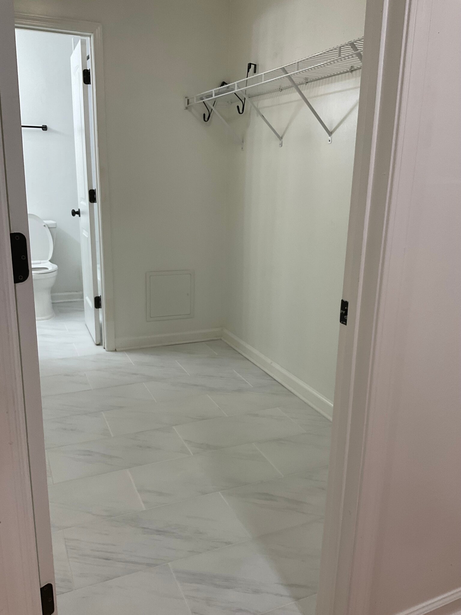 Walk thru closet - 1010 Woodland Vlg