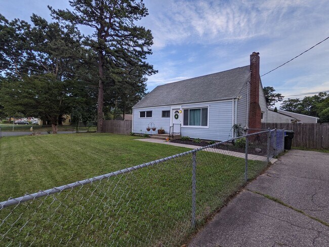 Building Photo - 73 Emerald Rd