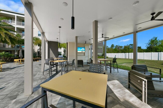 Building Photo - 8302 Baymeadows Rd E