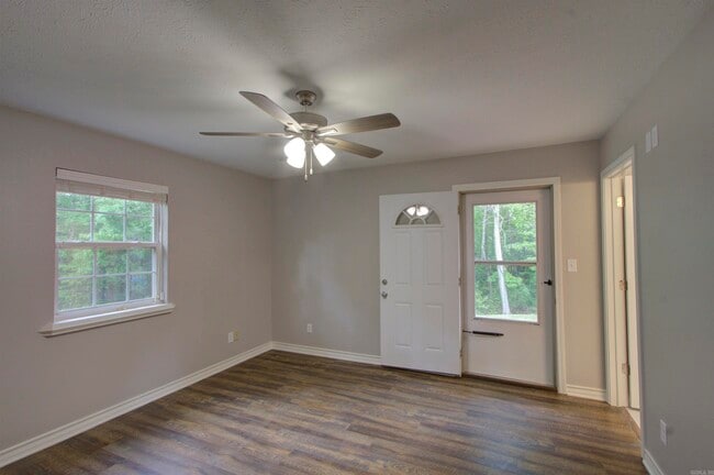 Building Photo - 720 Tennessee Acres Dr