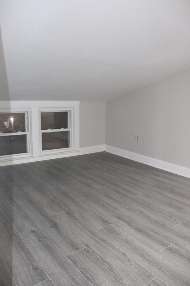 Building Photo - 28 Beechwood Pl