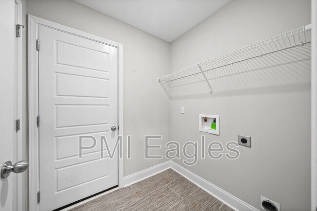 Building Photo - 204 King Rd