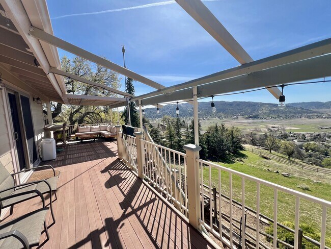 Building Photo - 27030 Oakflat Dr