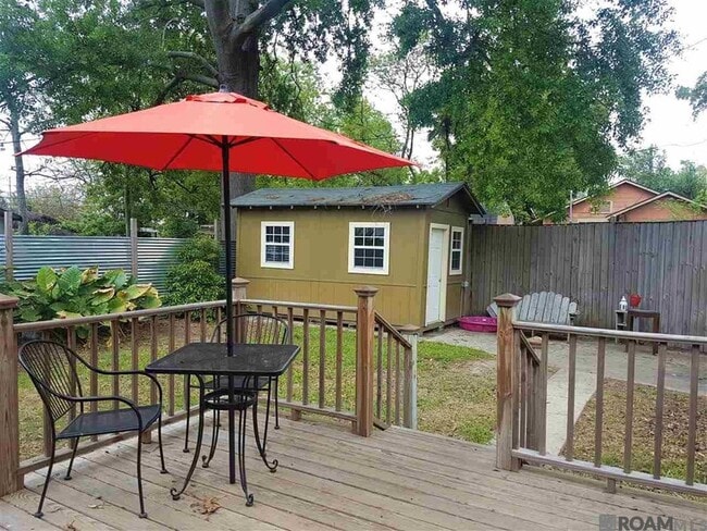 Building Photo - 1833 Wisteria St