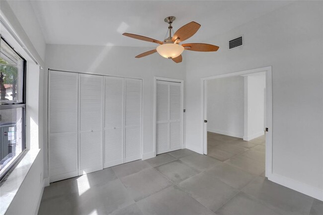 Building Photo - 7850 Villa Nova Dr