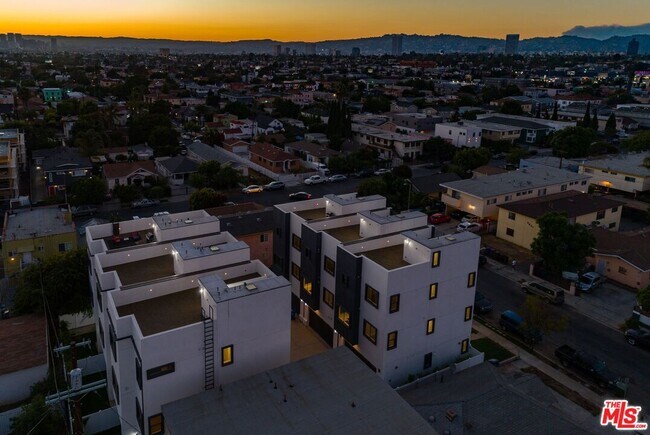 Building Photo - 4830 1/2 Pickford St