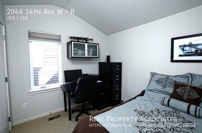 Building Photo - 2046 14th Ave W