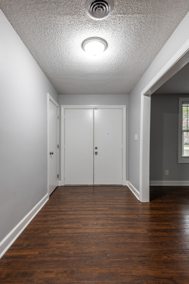 Building Photo - 2960 Tripp Ln