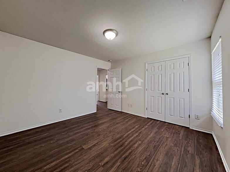 Building Photo - 8443 Redding Glen Ave