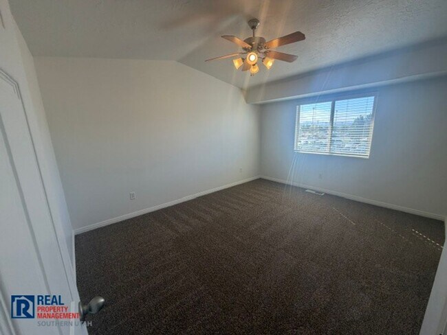 Building Photo - 790 N 2720 E