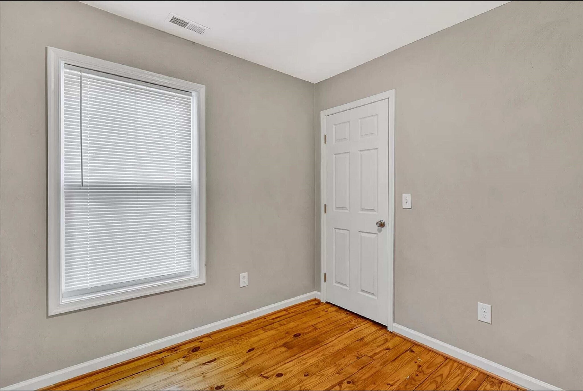 Building Photo - 1423 Varnell Ave NE