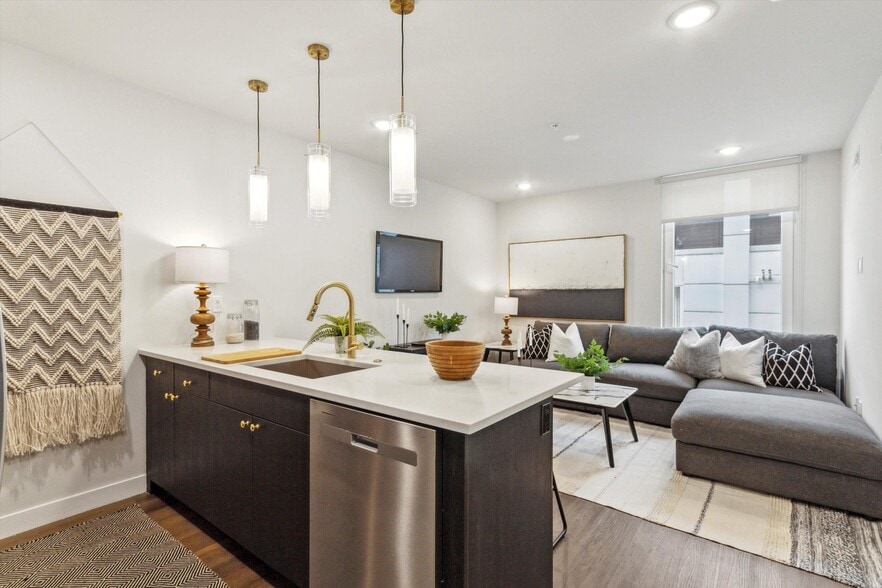 Primary Photo - 1102 Germantown Ave